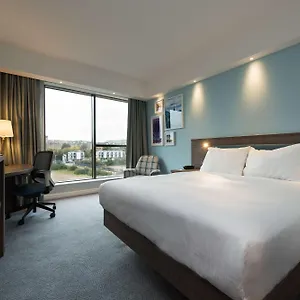 Hampton By Hilton West End מלון